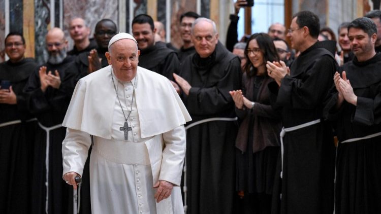 El Papa Francisco con la delegación del Studium Biblicum Franciscanum