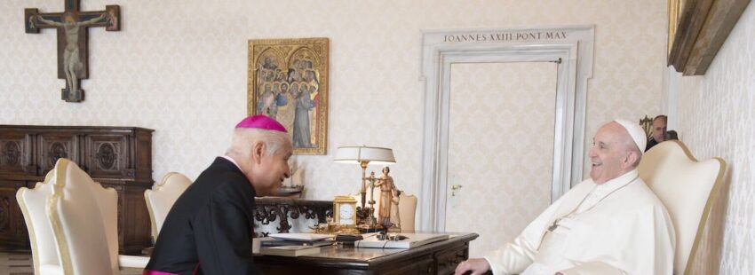 Arzobispo Rogelio Cabrera y el Papa Francisco