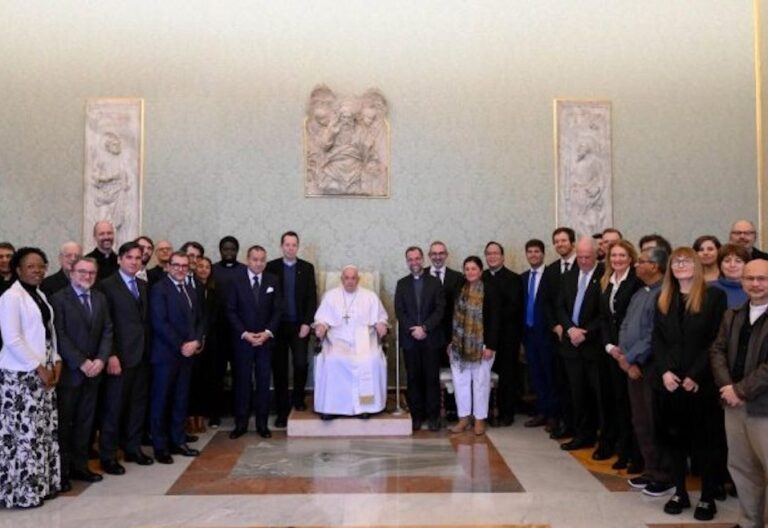 Francisco con la Red Mundial de Oración del Papa