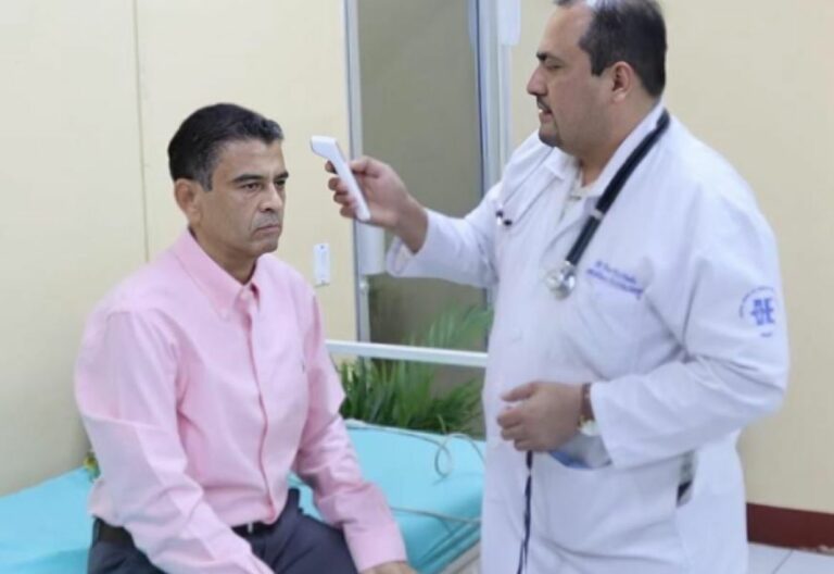 obispo Rolando Álvarez en revisión