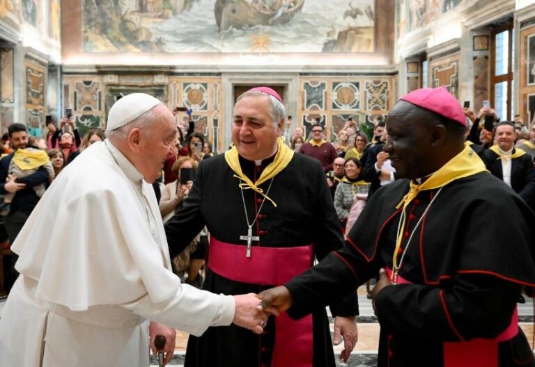 El Papa Francisco con una asociación italiana de ayuda a Ruanda