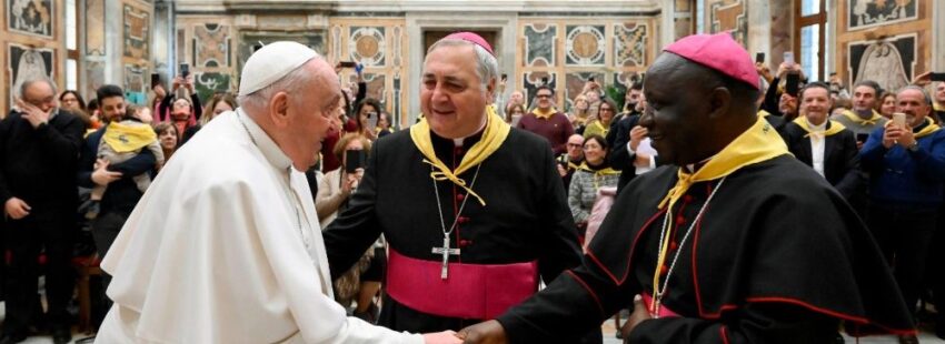 El Papa Francisco con una asociación italiana de ayuda a Ruanda