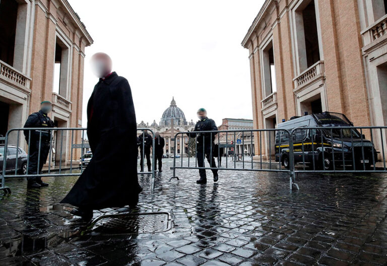 Los inquisidores ahora están fuera de San Pedro