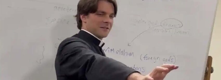 Expulsado del sacerdocio el cura de Estados Unidos que huyó del país con una joven