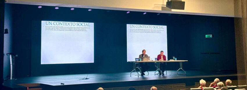 El obispo de Mondoñedo-Ferrol, Fernando García Cadiñanos, en el Instituto Superior de Pastoral