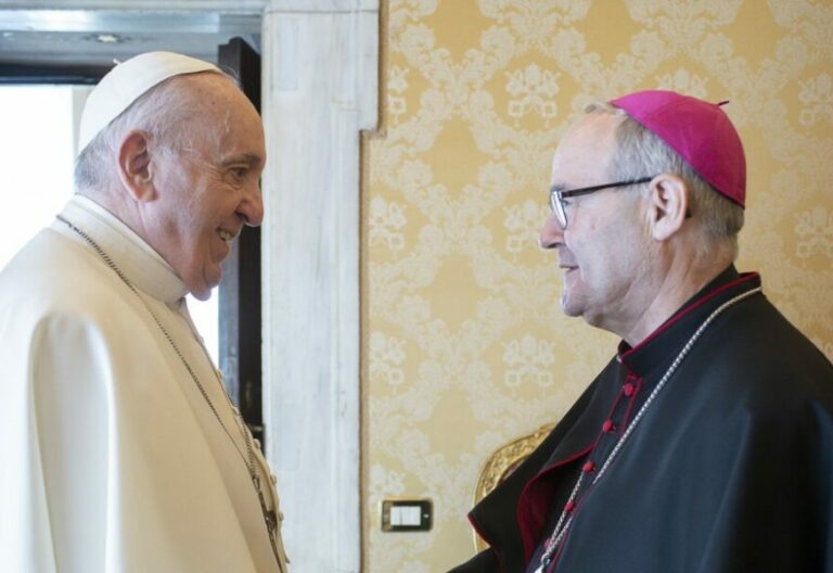 El arzobispo Francisco Cerro, con el Papa Francisco