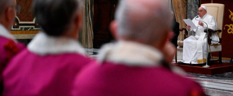 El papa Francisco con los jueces de la Rota Romana