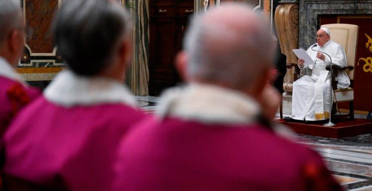 El papa Francisco con los jueces de la Rota Romana
