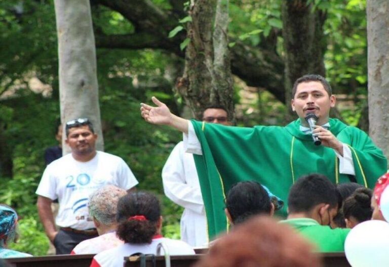 padre Noel Ortiz -REMAM