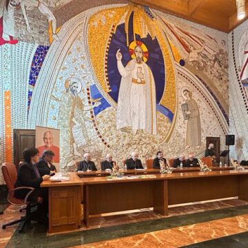 Homenaje al beato Educardo Pironio en la sala capitular de la catedral de la Almudena en Madrid