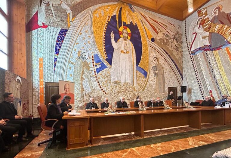 Homenaje al beato Educardo Pironio en la sala capitular de la catedral de la Almudena en Madrid