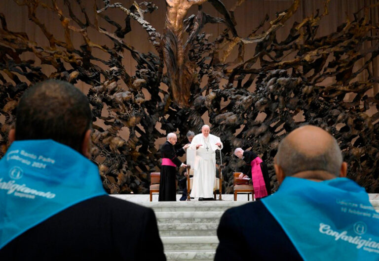 Francisco pide a los trabajadores ser “artesanos de una nueva humanidad”