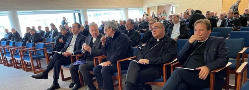 Obispos colombianos hacen una “pausa” en su asamblea para visitar a sus colegas de América