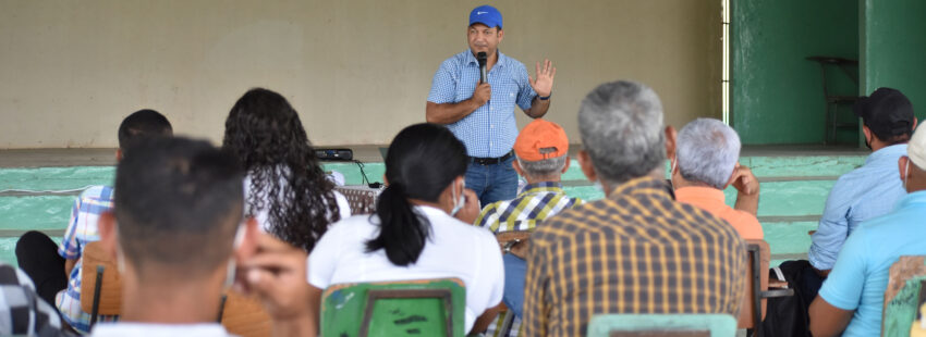 Donald Hernández, abogado hondureño defensor de los derechos humanos de los pueblos indígenas y