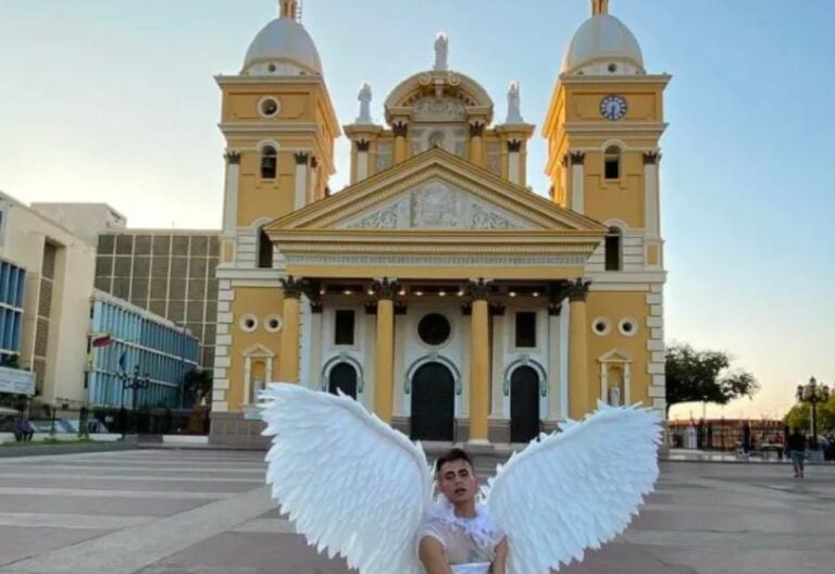 ‘Drag queen’ fue detenido tras posar semidesnudo frente a la basílica de La Chinita en