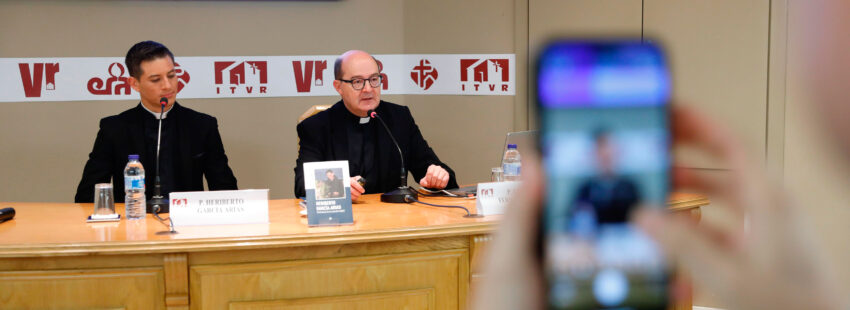 El Padre Heriberto García Arias, sacerdote TikTok