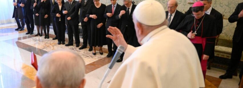 El Papa Francisco, con la Junta Constructora de la Basílica de la Sagrada Familia de Barcelona