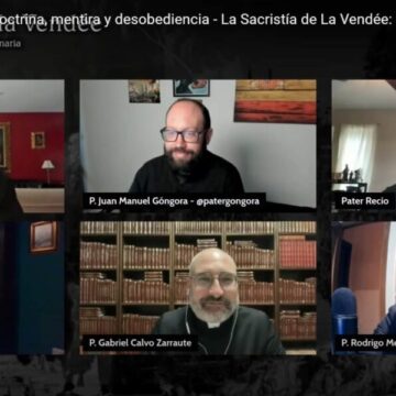 Los sacerdotes de La Sacristía de la Vendée, en uno de sus programas de YouTube