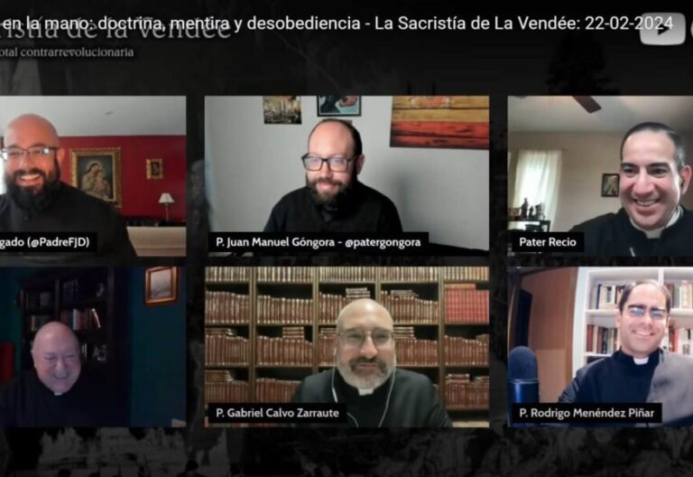 Los sacerdotes de La Sacristía de la Vendée, en uno de sus programas de YouTube