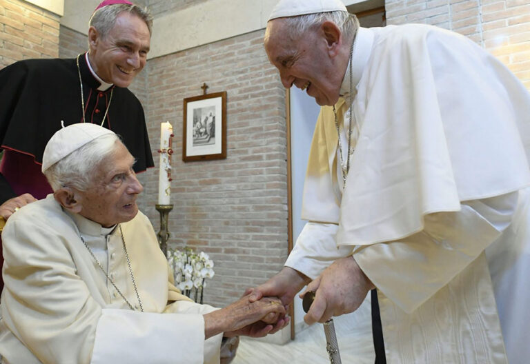 Ausencias significativas en la autobiografía del Papa