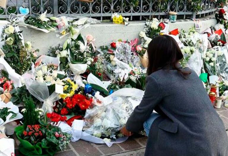 El Papa consuela por teléfono al padre de una joven italiana asesinada por su novio