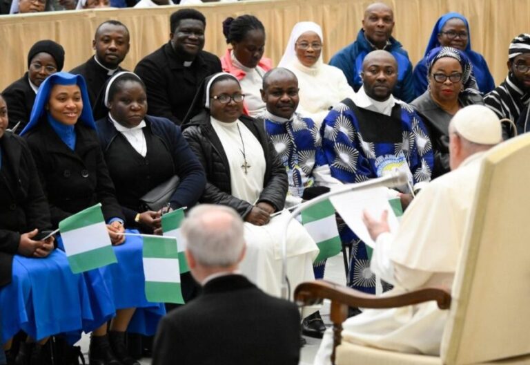 El Papa Francisco, con la comunidad católica de Nigeria en Roma