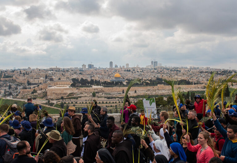 El cardenal Pizzaballa preside el Domingo de Ramos en Jerusalén: “¡No tenemos miedo!”