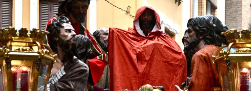 Varias hermandades de Sevilla terminan el Domingo de Ramos dentro de la catedral