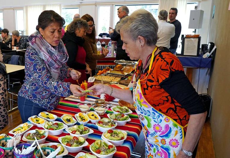 Un sacerdote valenciano alimenta desde Suiza a 150 niños de la Amazonía Peruana