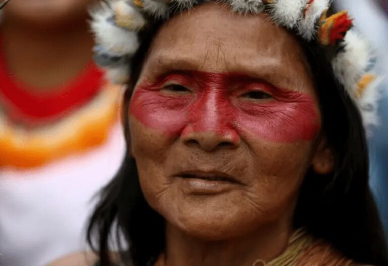 Mujer indígena del Amazonas
