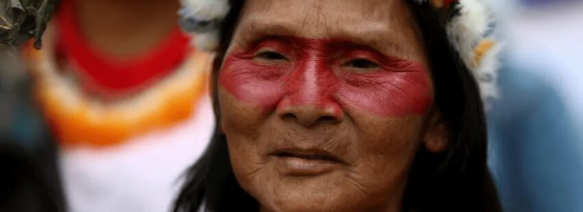 Mujer indígena del Amazonas