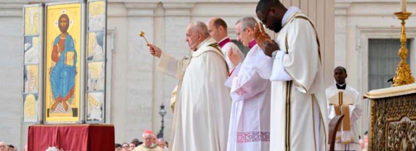 Francisco preside la misa de la mañana de una nueva Pascua florida