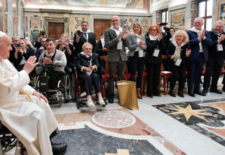 El Papa, con los miembros de la Fundación Monseñor Camillo Faresin,