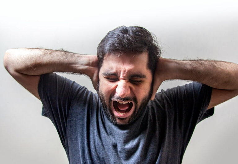 hombre enojado