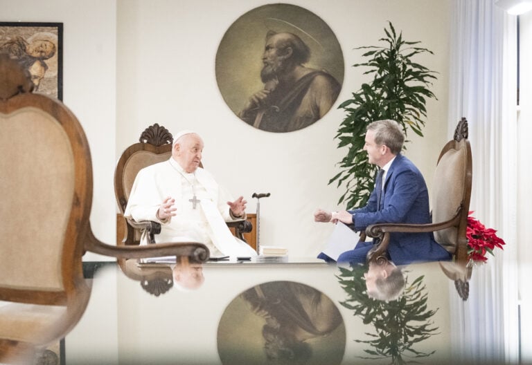 El papa Francisco conversa con Javier Martínez-Brocal para el libro-entrevista 'El