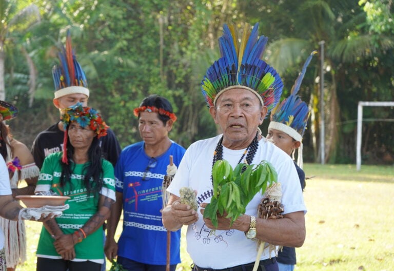 Equipo Itinerante en la Amazonía. Foto: Jesús Reyes Rojas