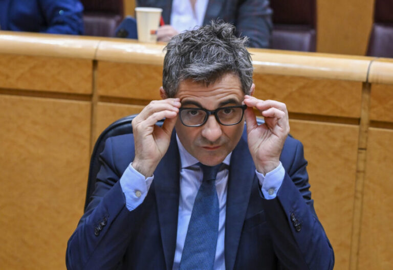 El ministro de la Presidencia, Justicia y Relaciones con las Cortes, Félix Bolaños, participa en el Pleno del Senado este martes, en Madrid.