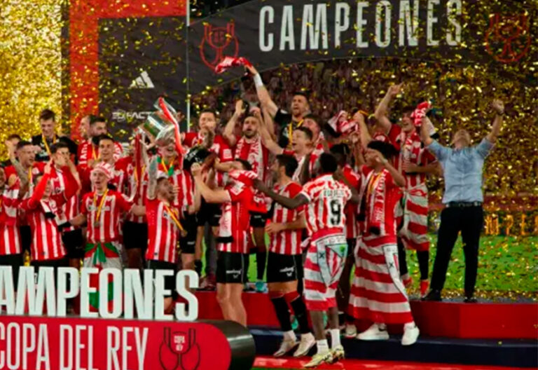 Joseba Segura celebra el aniversario de ordenación episcopal con la victoria del Athletic