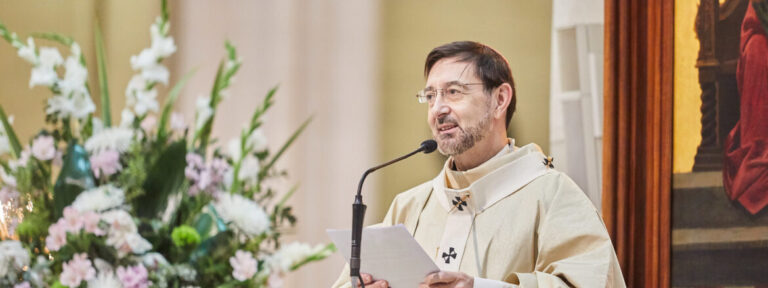 El cardenal arzobispo de Madrid, José Cobo, en la misa de Resurrección 2024