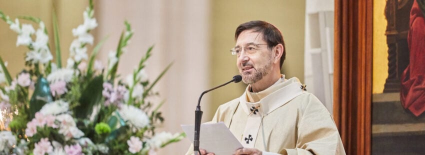 El cardenal arzobispo de Madrid, José Cobo, en la misa de Resurrección 2024