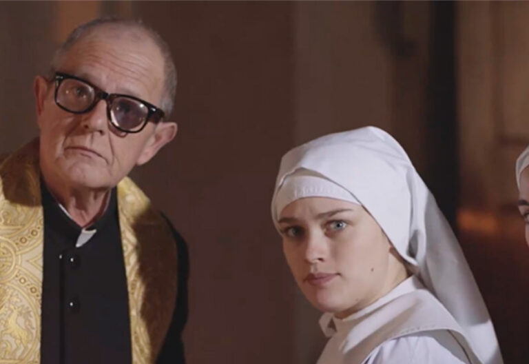 Publicidad “blasfema”: patatas fritas en lugar de obleas