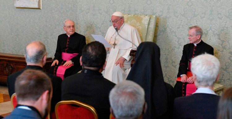 El papa Francisco en una audiencia a los participantes en el Primer Coloquio entre el Dicasterio