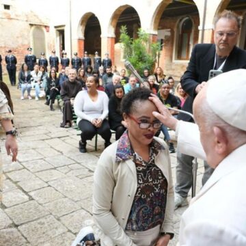 El papa Francisco, en la carcel de mujeres de Giudecca (Venecia)