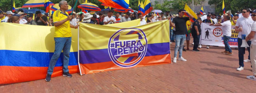un cuarto de millón de personas tomaron las calles de Colombia para expresar pacíficamente su descontento con Gustavo Petro