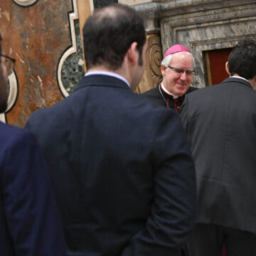 El arzobispo de Sevilla, José Ángel Saiz Meneses, con los seminaristas de Sevilla en su audiencia con el papa Francisco en abril de 2024