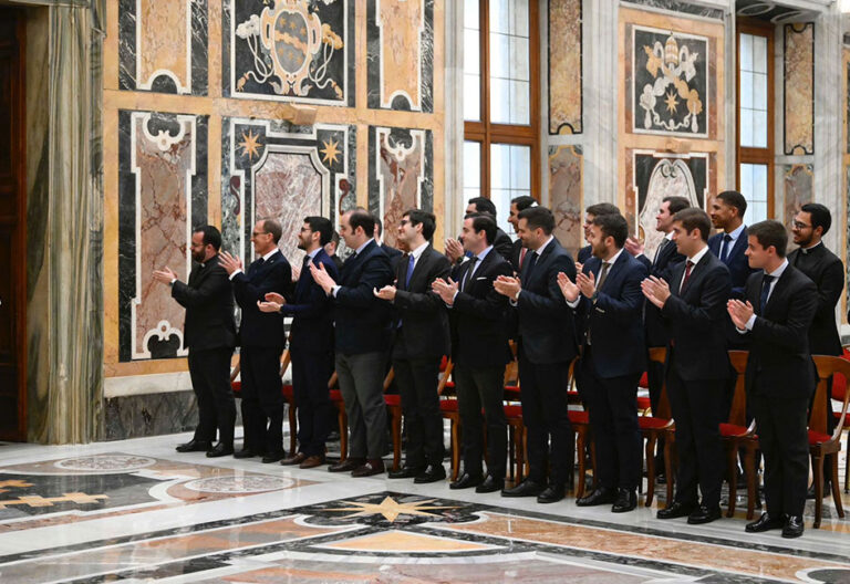 Seminaristas de Sevilla recibidos por el Papa en el Vaticano