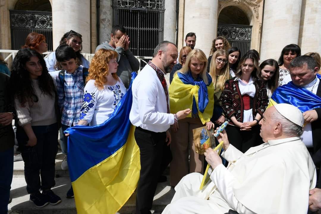 Oleh Ladnyuk, sacerdote ucraniano, con el Papa