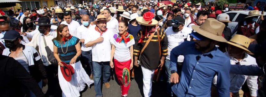 Claudia Sheinbaum con falda de Virgen de Guadalupe