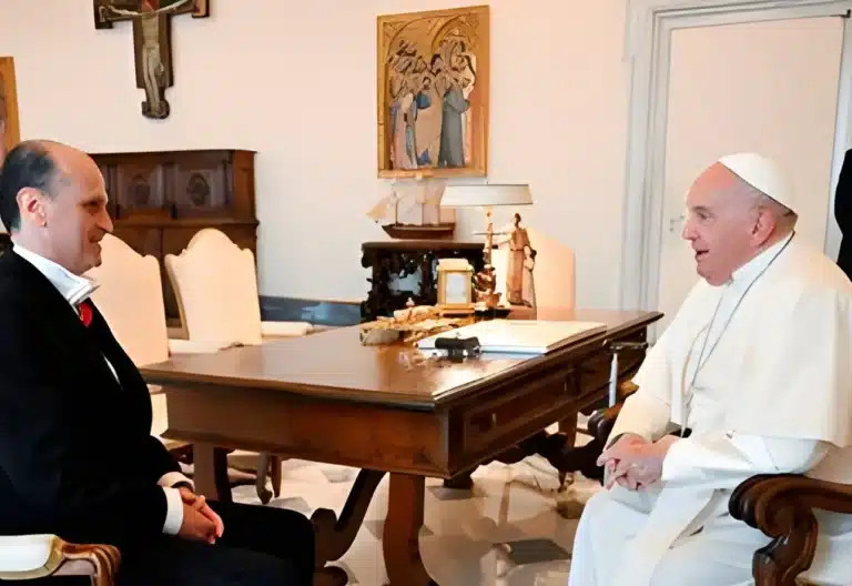 El nuevo embajador argentino ante la Santa Sede presenta sus cartas credenciales a Francisco