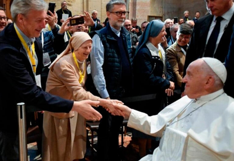 El primer recado del Papa en Verona es para los sacerdotes: “A todos debemos llevar la caricia de